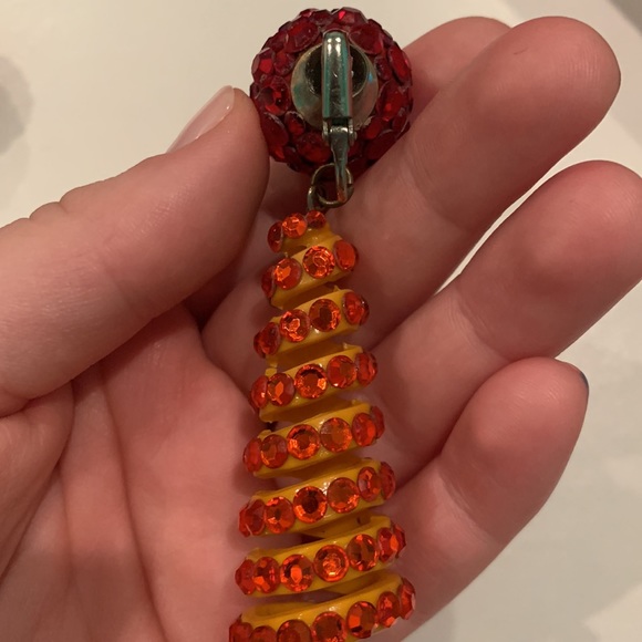 🌀Vintage🌀 Rhinestoned Spiral Clip On Earrings - Picture 7 of 7